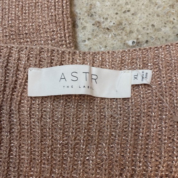 NWOT ASTR Square neckline & cropped silhouette Rose with Metallic Sweater Sz XL - Picture 4 of 7